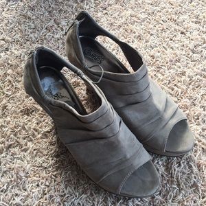 New Carlos Santana wedges